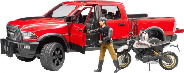 BRUDER 02502 DODGE RAM Lava-auto, DUCATI SCRAMBLER moottoripyörä ja hahmo