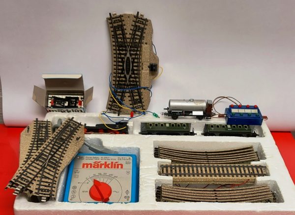 MÄRKLIN HO SET-S 2920 junaradan aloituspakkaus ja paljon lisäosia