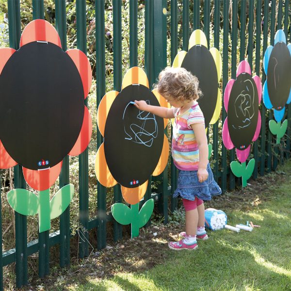 TTS Outdoor Mark Making Chalkboard Daisies 5 kpl