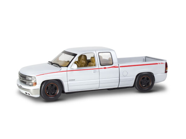Revell Plastic Model 1999 Chevy Silverado Custom Pickup 1:25