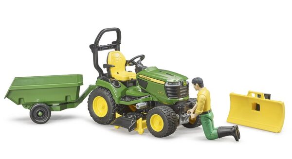 BRUDER 62104 John Deere -ajoleikkuri peräkärryllä, puutarhuri ja tarvikkeet - Image 3